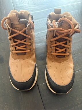 Ugg Kids Emmett Duck Boots Waterproof size 3
